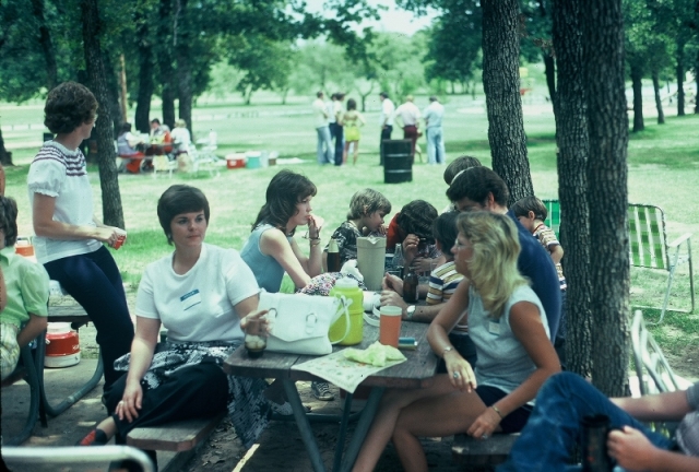 (039) 1975 Reunion Picnic Event:  Maybe Gail Ince on the left in the white blouse with dark trim.  Then maybe Brenda Durant in the white blouse, then Gail Mackey in blue blouse (although Gail says this is NOT her).  And Margart Sims in the white sleeveles