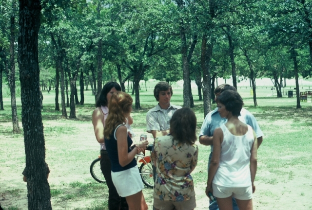 (041) 1975 Reunion Picnic Event:  Carolyn Brown in the back with Andy McGrady... IDs please.